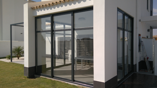 Puertas Automaticas Cerramientos de Cristal NOVOGAR / Fachada Comercial / Puertas Automáticas - Chiclana de la Frontera